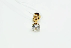 Золотая серьга с фианитом