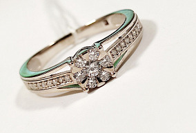 Золотое кольцо с бриллантами 16,5 р-р