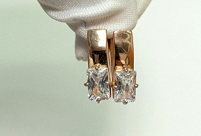  Золотые серьги с фианитами