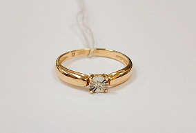 Золотое кольцо с  бриллиантом р-р 15,5