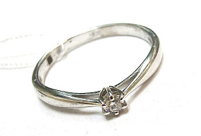 Золотое кольцо с бриллиантом 16,5 р-р 