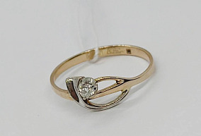 Золотое кольцо с бриллантом 17 р-р