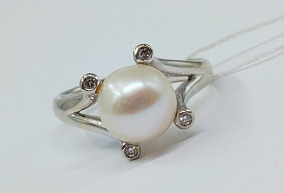 Золоое кольцо с жемчугом и бриллиантами 18 р-р