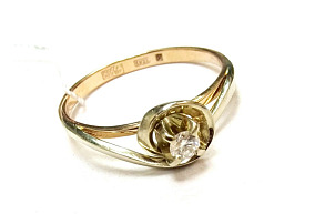 Злотое кольцо с бриллиантом 18,5 р-р