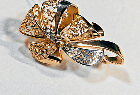 Золотая брошь